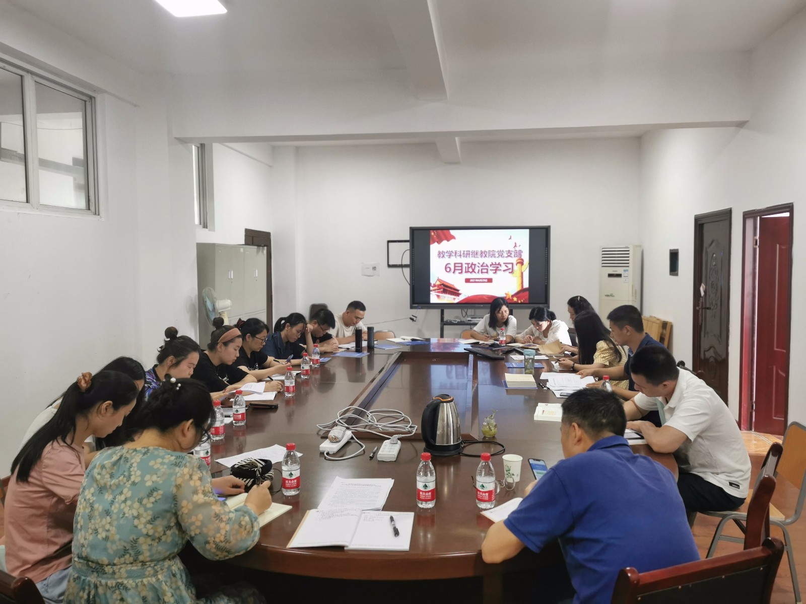 教学科研继教院党支部6月政治学习.jpg
